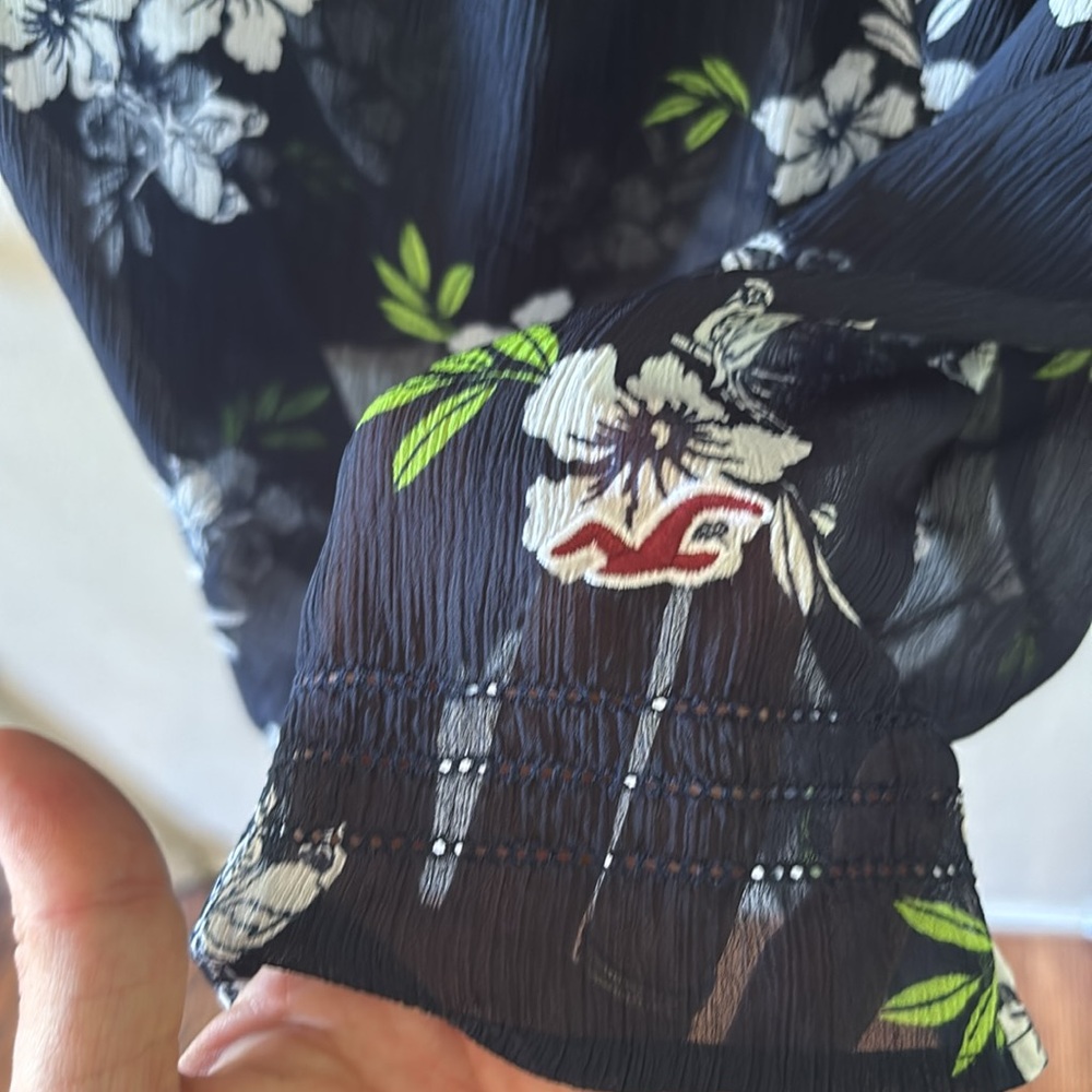 Hollister Sheer Floral Cap Sleeve Top, Size Medium - Picture 6 of 7